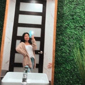 Meet your Posher, Casandra